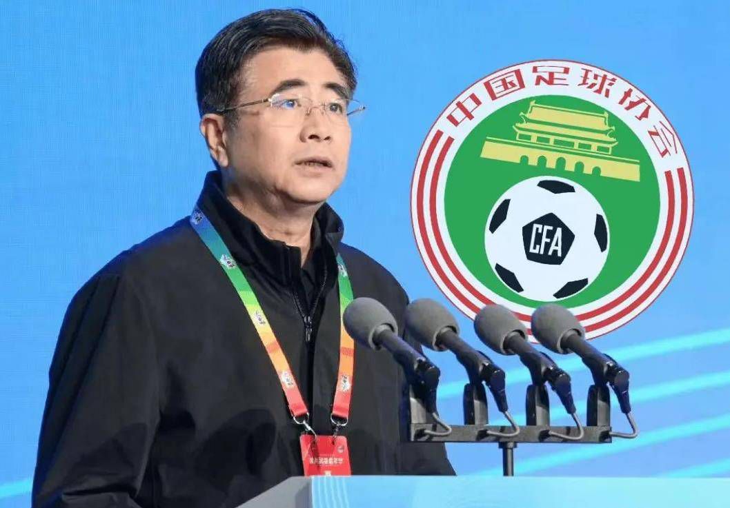 虽然天气已经冷了下来，老爷子又仅穿着单薄的衣服，但老爷子非但一点也不觉得冷，反而出了一身细汗。
